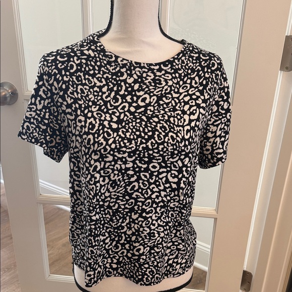 Dee Elly Tops - Dee Elly Leopard Print Women's Short Sleeve Top, Size Medium